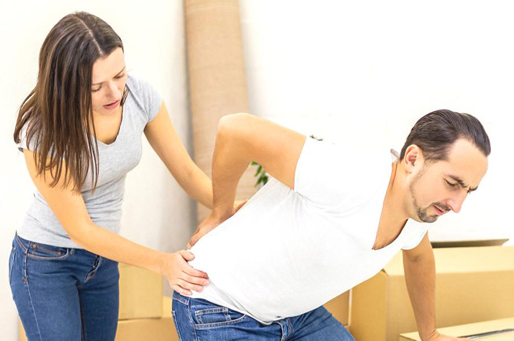 Comment soutenir un partenaire souffrant de maux de dos